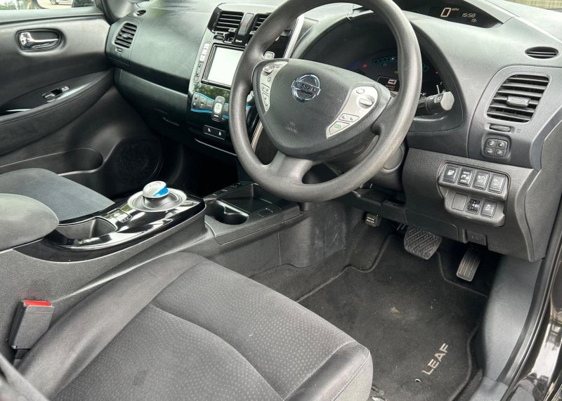 NISSAN LEAF