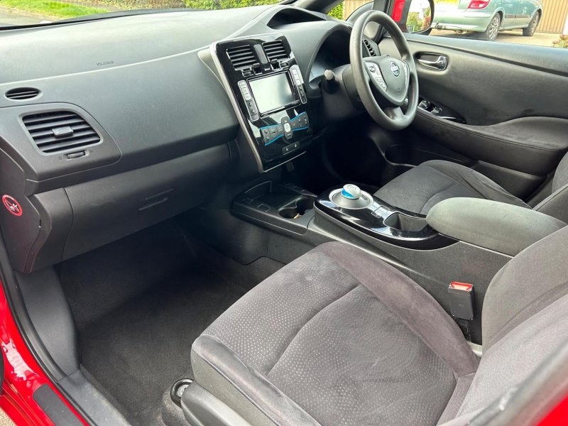 NISSAN LEAF