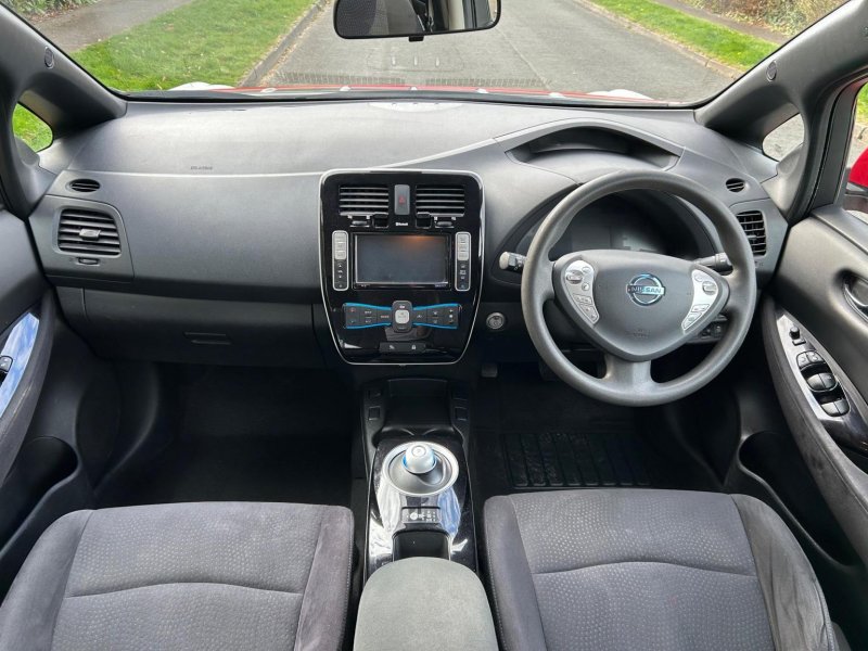 NISSAN LEAF