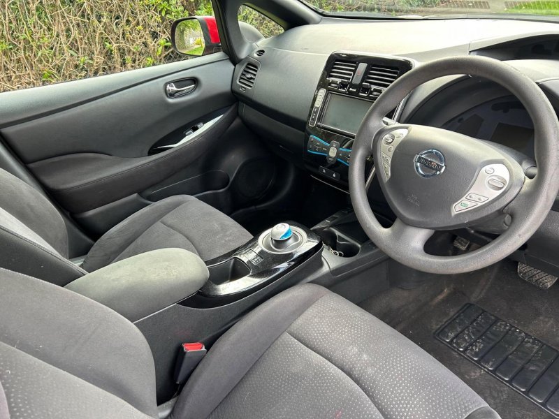 NISSAN LEAF