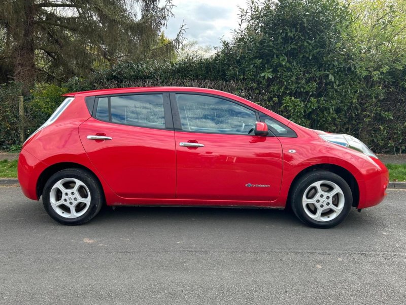 NISSAN LEAF
