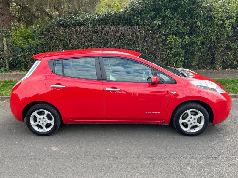 NISSAN LEAF