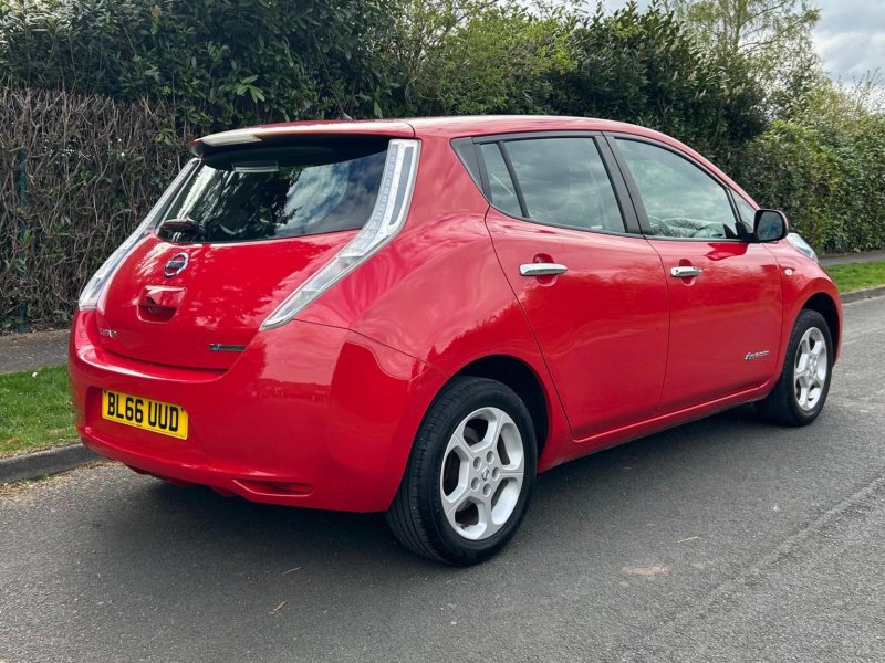 NISSAN LEAF
