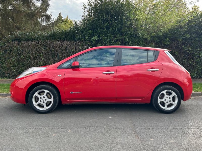 NISSAN LEAF